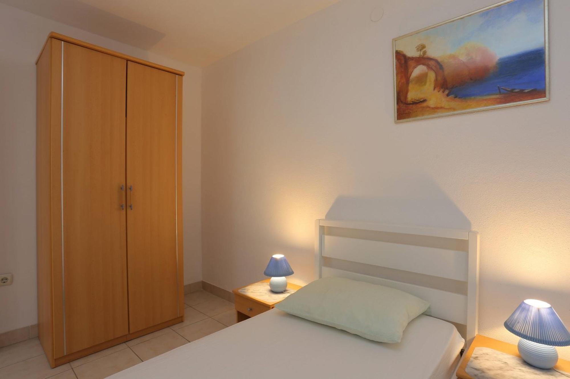 טרוגיר Family Friendly Apartments With A Swimming Pool Businci, Ciovo - 11232 חדר תמונה
